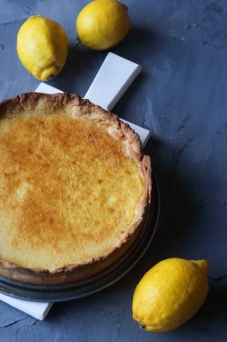 Ev yapımı limon meyve tart
