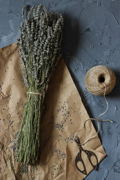 Kurutulmuş lavanta çiçek buketi