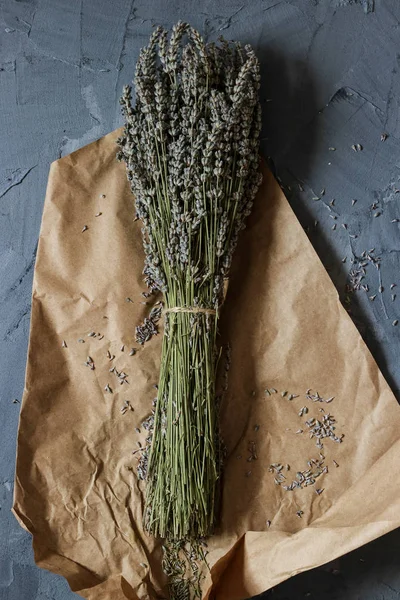 Kurutulmuş lavanta çiçek buketi