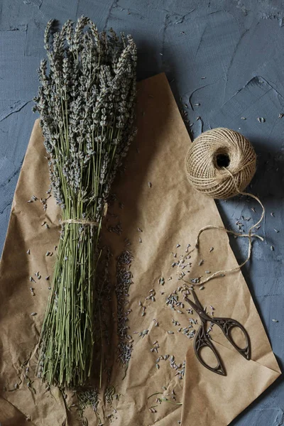 Kurutulmuş lavanta çiçek buketi