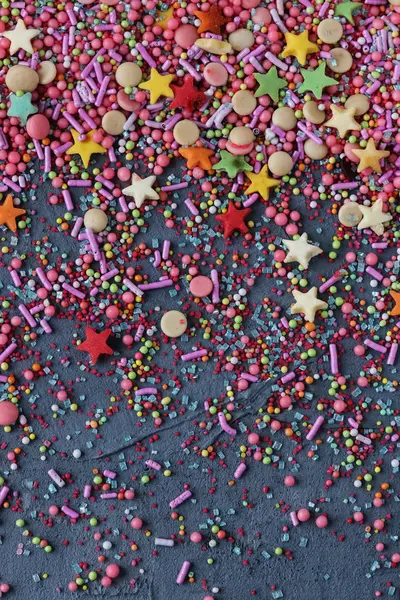 カラフルな砂糖の振りかける ケーキの装飾 — ストック写真