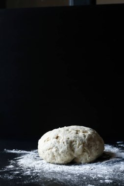 eller tarafından un ile hamur