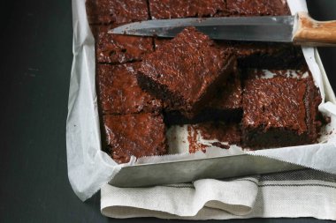 Ev yapımı kek çikolatalı kek