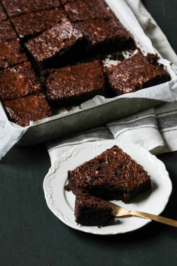 Ev yapımı kek çikolatalı kek