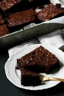 Ev yapımı kek çikolatalı kek