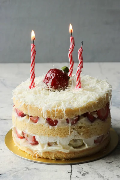 Erdbeerkuchen Köstliche Schicht Fruchtkuchen — Stockfoto