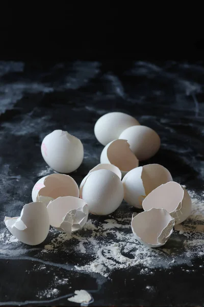 egg and cracked egg shells