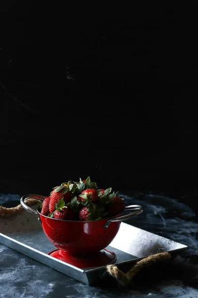 Strawberriies Červeném Klandru — Stock fotografie