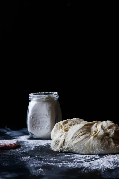 Deg Mjöl Svart Bakgrund — Stockfoto