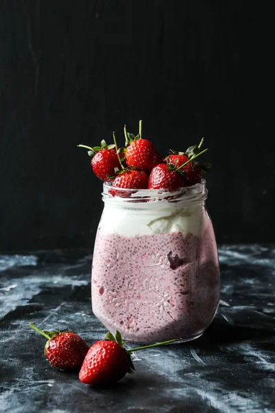 Budín Semillas Chía Con Fresas —  Fotos de Stock