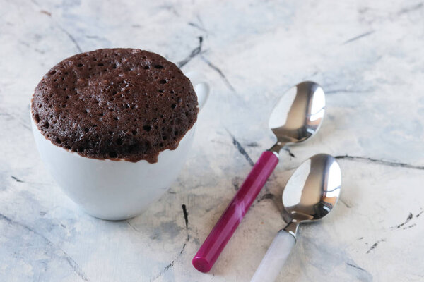 Кружка торт на белом фоне
