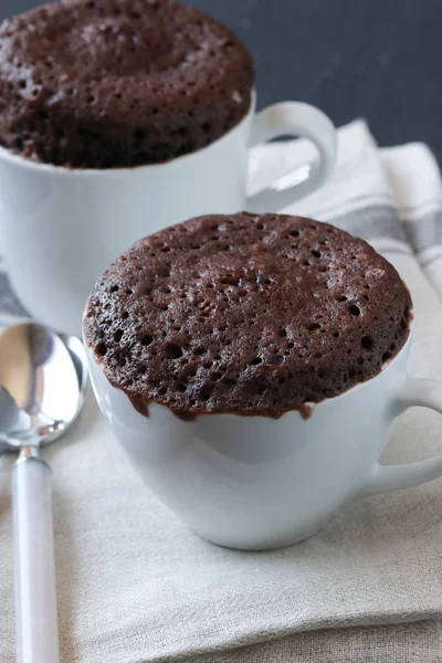 Tasse Kuchen Auf Schwarzem Hintergrund — Stockfoto