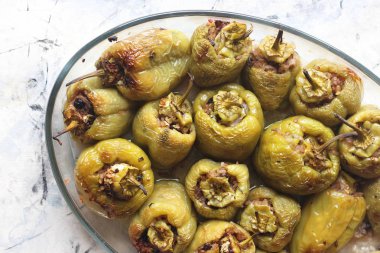 pilav ile doldurulmuş dolmalık biber