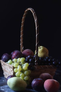 Natürmort meyveleri, üzüm, erik, şeftali ve armut