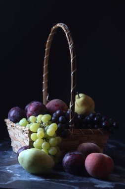 Natürmort meyveleri, üzüm, erik, şeftali ve armut