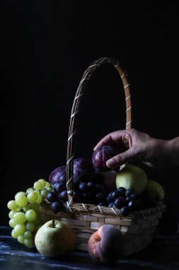 Natürmort meyveleri, üzüm, erik, şeftali ve armut