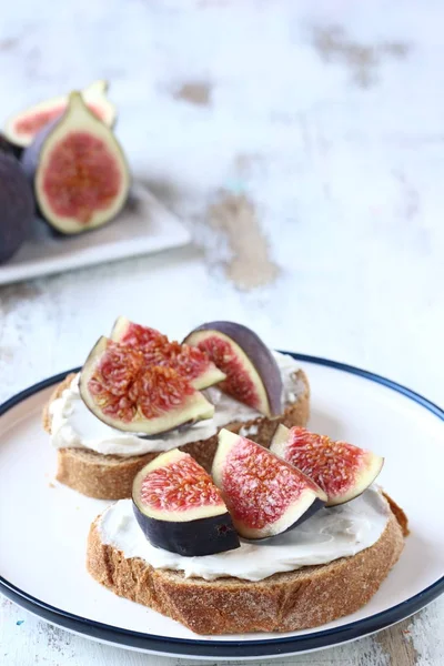 Sandwich Met Vijgen Honing Roomkaas Honing Brood Slice — Stockfoto