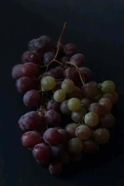 Frutas Uva Fundo Preto — Fotografia de Stock