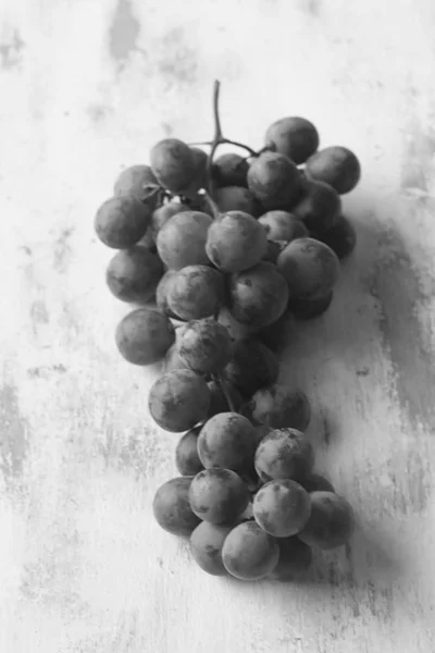 Grape Frukter Vit Bakgrund Svart Och Vitt Skott — Stockfoto
