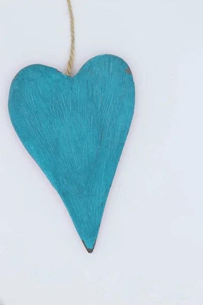 Деревянное Голубое Сердце Белом Фоне — стоковое фото