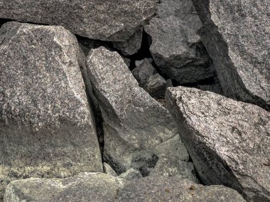 Dinyeper kıyısında taş satırları