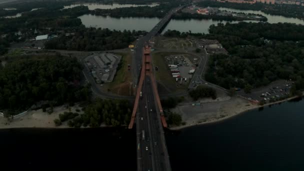 Drone Visualizaciones Metraje Span Semicírculo Alrededor Del Puente Cámara Mira — Vídeo de stock