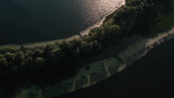 Drone View Voando Logo Acima Rio Câmera Abaixada Água Ilha — Vídeo de Stock