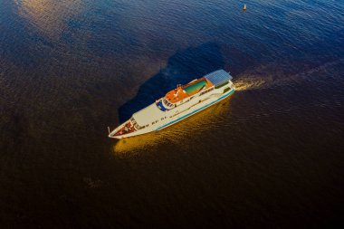 Kiev Ukrayna'da bir tnpera ortasında drone gelen Tepsi