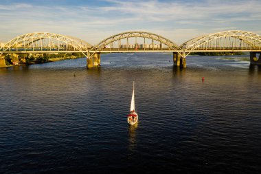 Kiev Ukrayna'da bir tnpera ortasında drone gelen Tepsi