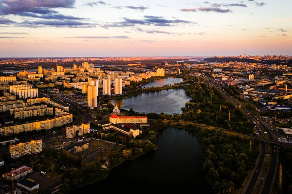 Tramonto Città Sul Lago Case — Foto Stock