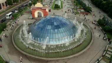 Kiev Ukrayna Bağımsızlık Meydanı'nda çeşme üzerinde rise