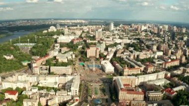 Kiev, Ukrayna-Temmuz 2019: Kiev Bağımsızlık Meydanı. Ukrayna'nın tarihi manzaraları. Havadan görünüm drone görünümü