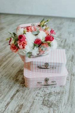 Güzel hediye ahşap dekorasyon düğün ve unutulmaz geçen gün çiçekli