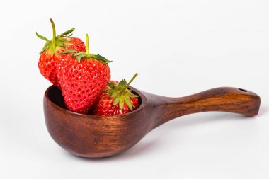 Taze çilek, cazip kırmızılar ve tatlı eti insanlar arasında popüler ve vejetaryenlik ve sağlıklı beslenme bir temsilcisidir.