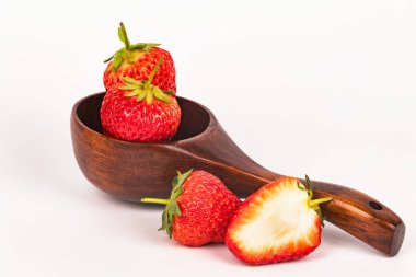 Taze çilek, cazip kırmızılar ve tatlı eti insanlar arasında popüler ve vejetaryenlik ve sağlıklı beslenme bir temsilcisidir.