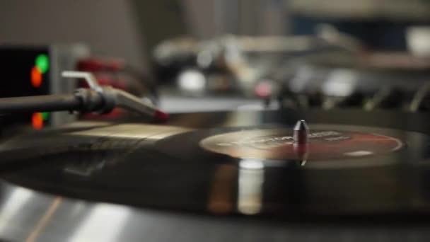 Vinyl Record Rotates Vinyl Player — Stock Video