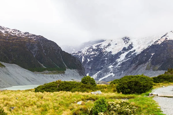 南アルプスの風景です ニュージーランドの山に囲まれたモラー湖 — ストック写真