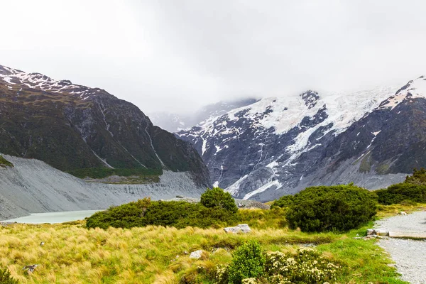 南アルプスの風景です ニュージーランドの山に囲まれた湖 — ストック写真