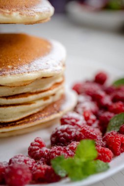 böğürtlenli krep ve nane şekeri, kahvaltı