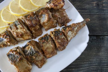 Uskumru soya-Hardal soslu ızgarada pişmiş dilim