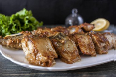 Uskumru soya-Hardal soslu ızgarada pişmiş dilim
