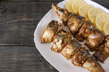 Uskumru soya-Hardal soslu ızgarada pişmiş dilim