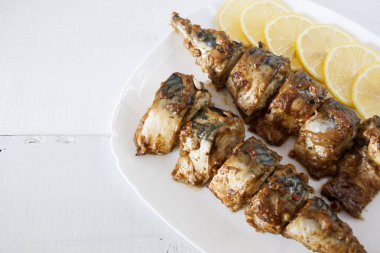 Uskumru soya-Hardal soslu ızgarada pişmiş dilim