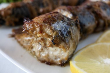 Uskumru soya-Hardal soslu ızgarada pişmiş dilim