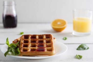 Viyana ve Belçika Waffle bal ile