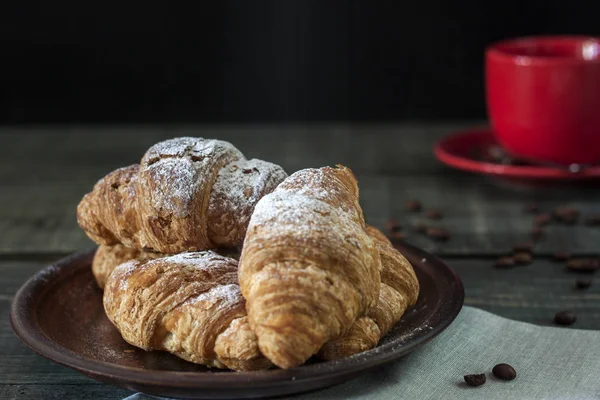 Croissants Frais Savoureux Avec Une Tasse Café Parfumé — Photo