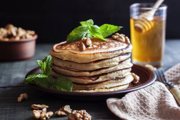 Pancakes Honey Nuts — Stock Photo, Image