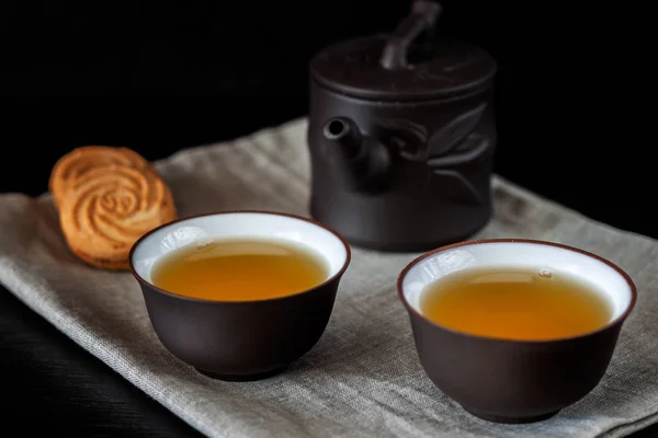 Chinese Brown Teapot Cups Black Wooden Table — Stock Photo, Image