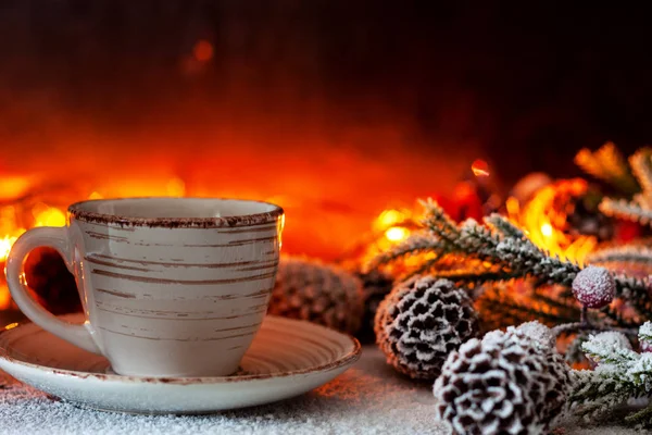 Sul Tavolo Una Tazza Caffè Sullo Sfondo Delle Ghirlande Capodanno — Foto Stock