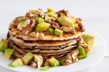 Bal ve fındık ile Pancakes